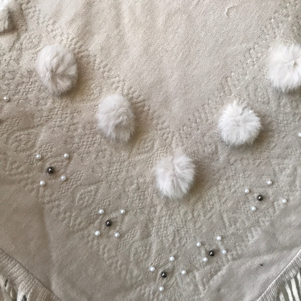 New! Pearl Pom Poncho - Picture 9 of 15